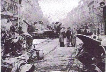 Kilőtt szovjet tankok Budapest belvárosában