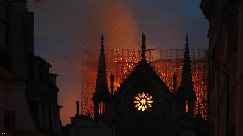  égett a Notre-Dame
