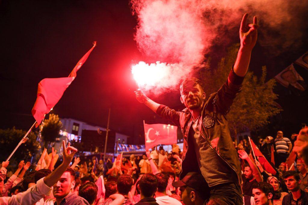 Erdogan választási győzelmét ünneplők Isztambulban